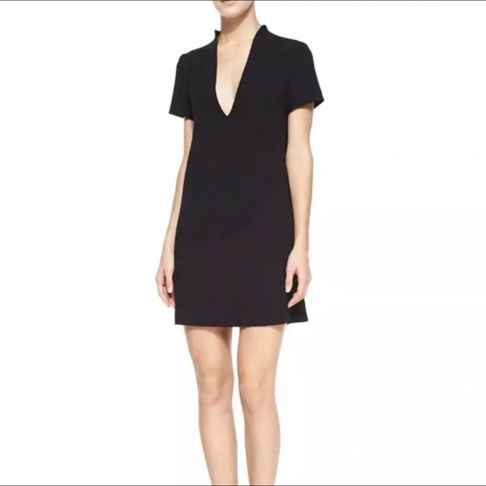 Alice + Olivia Seamed V-Neck Boxy Dress employed